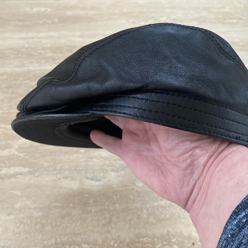 Black leather Mens hat in EUC SIZE S/M
